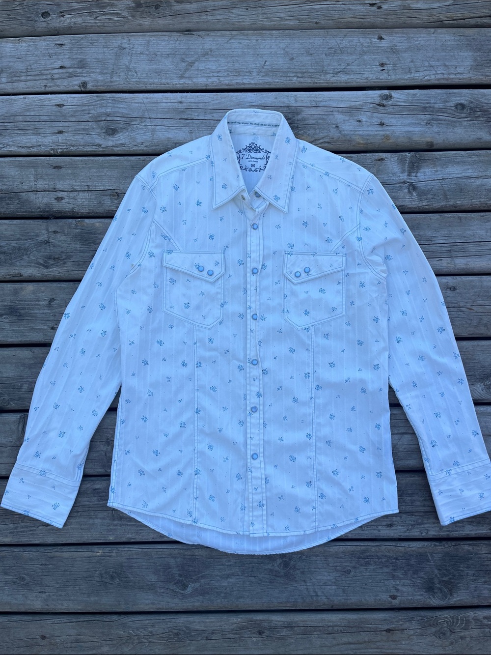 7 Diamonds Western Style Button-Down Shirt with Light Blue Print